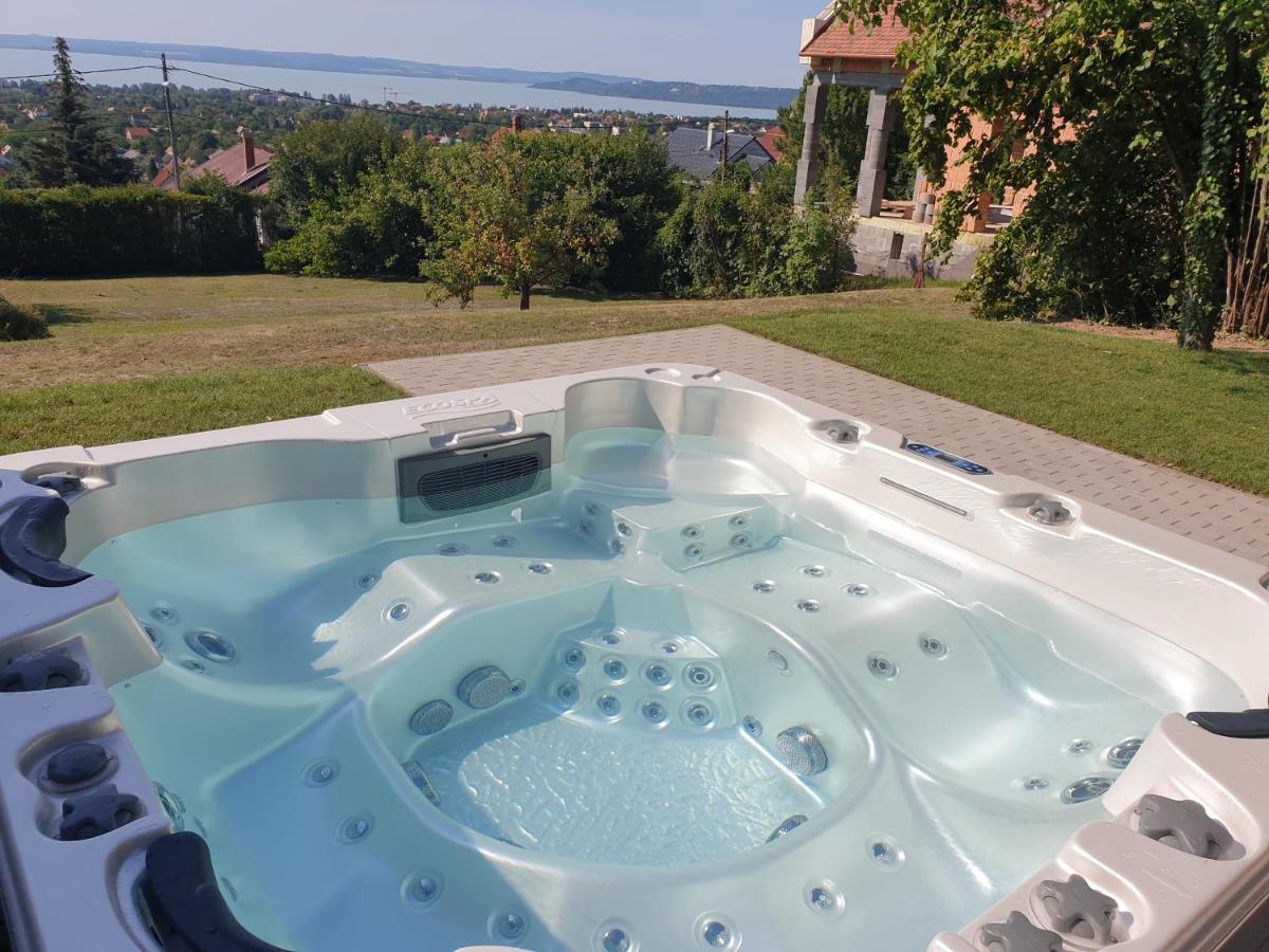 Lakeview Apartments Balatonfuered Buitenkant foto