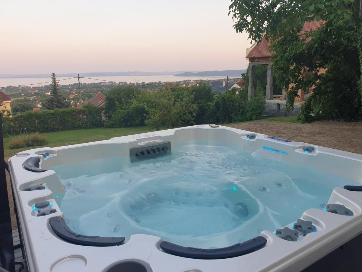 Lakeview Apartments Balatonfuered Buitenkant foto
