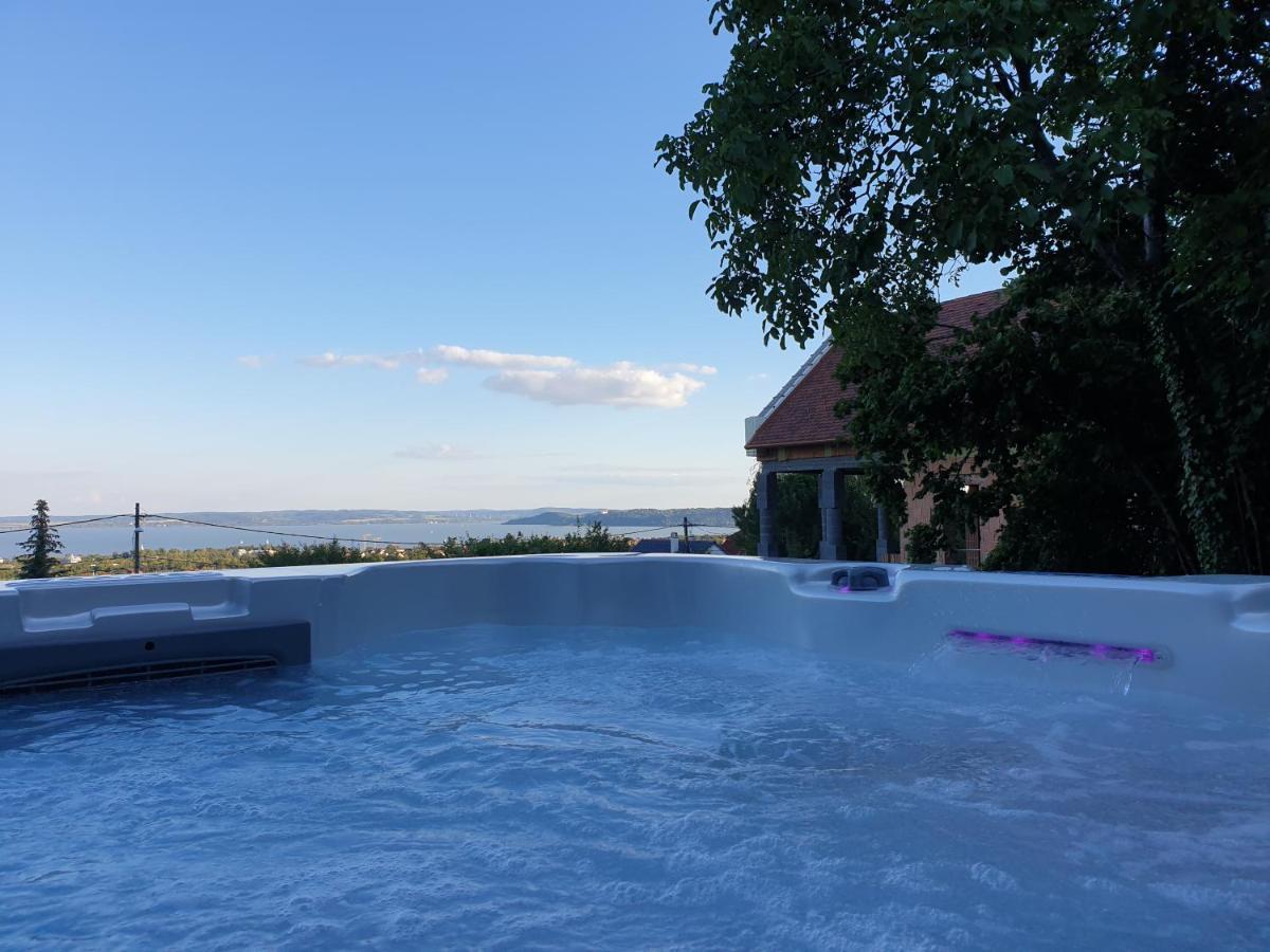 Lakeview Apartments Balatonfuered Buitenkant foto