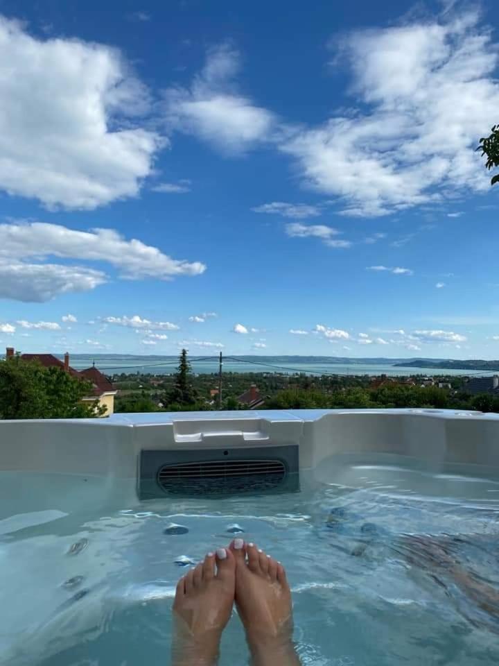 Lakeview Apartments Balatonfuered Buitenkant foto