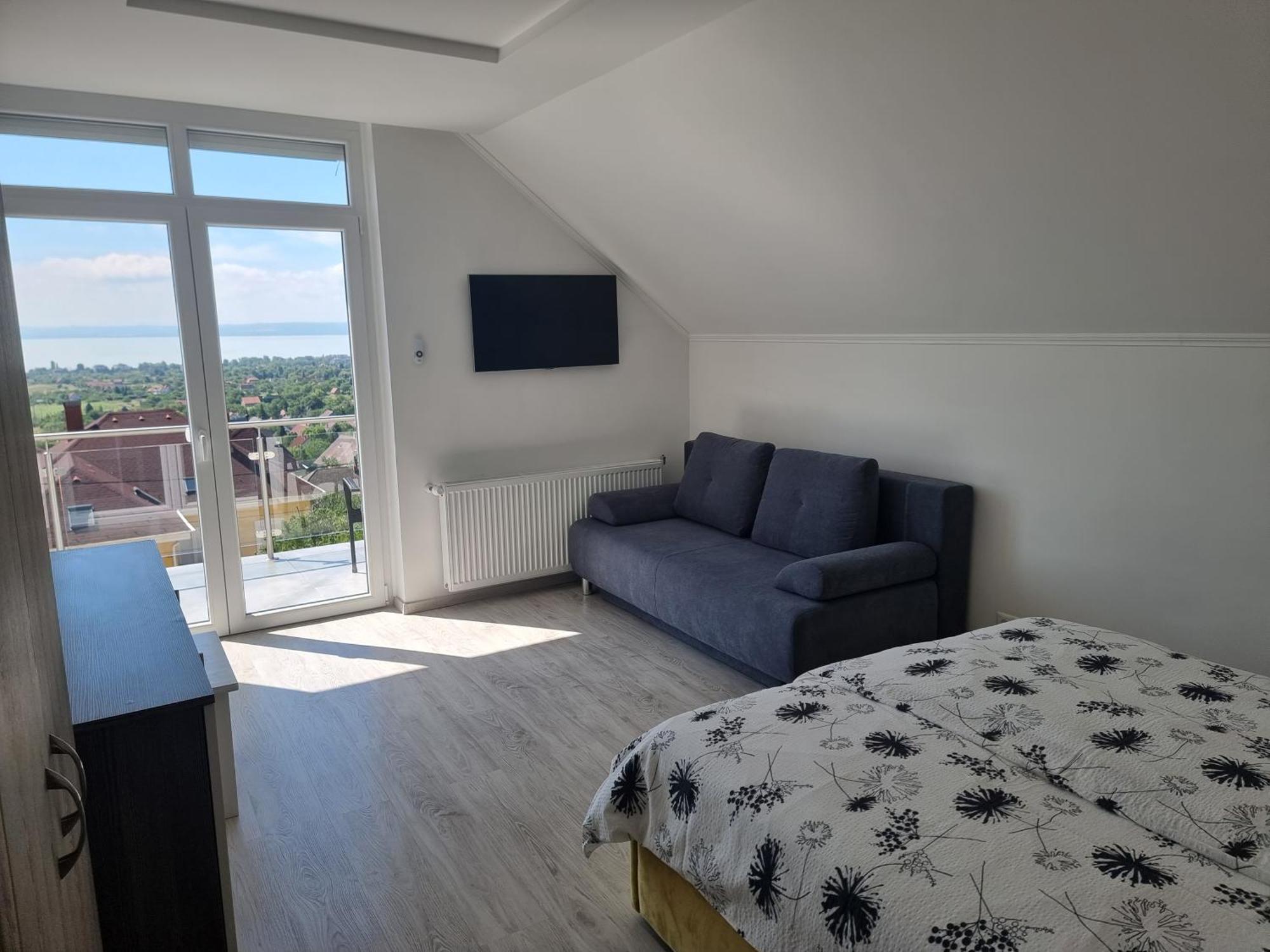 Lakeview Apartments Balatonfuered Buitenkant foto