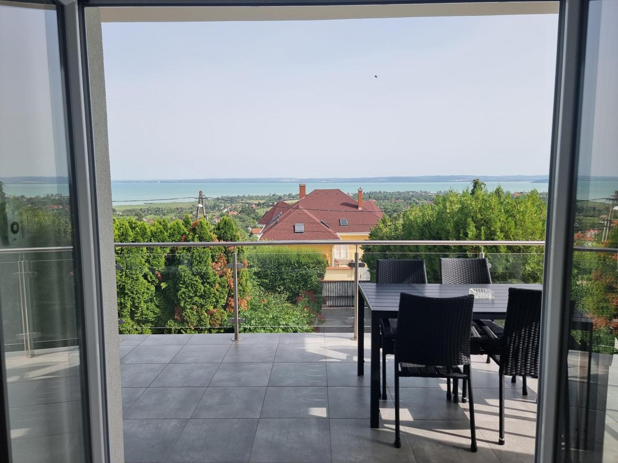 Lakeview Apartments Balatonfuered Buitenkant foto