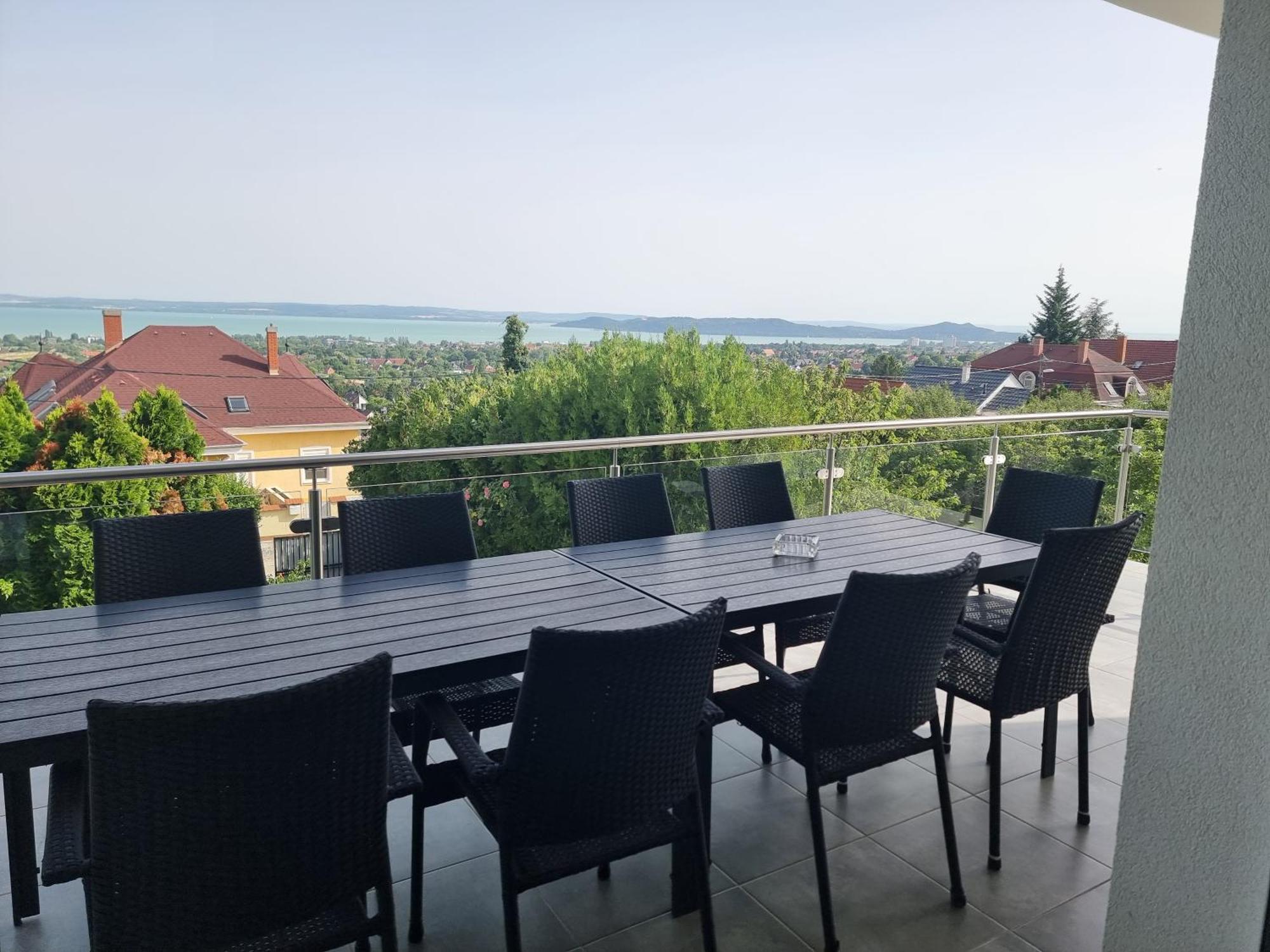 Lakeview Apartments Balatonfuered Buitenkant foto