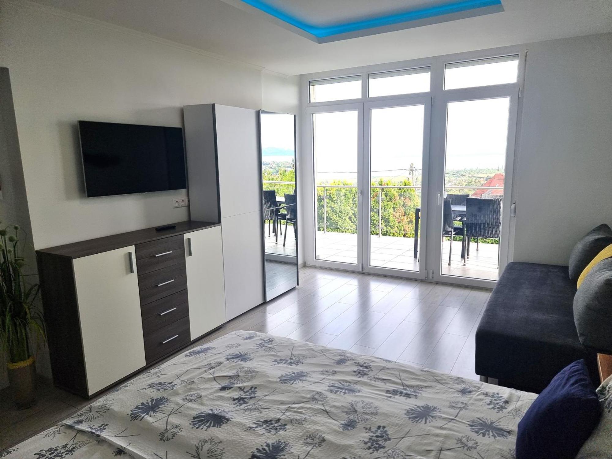 Lakeview Apartments Balatonfuered Buitenkant foto