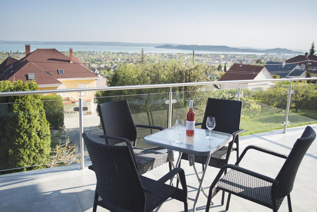 Lakeview Apartments Balatonfuered Buitenkant foto