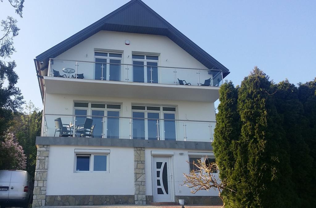 Lakeview Apartments Balatonfuered Buitenkant foto